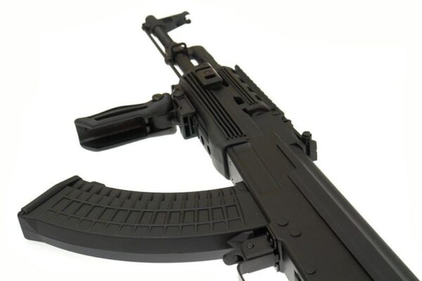 Крупний план страйкбольного автомата CYMA AK-47