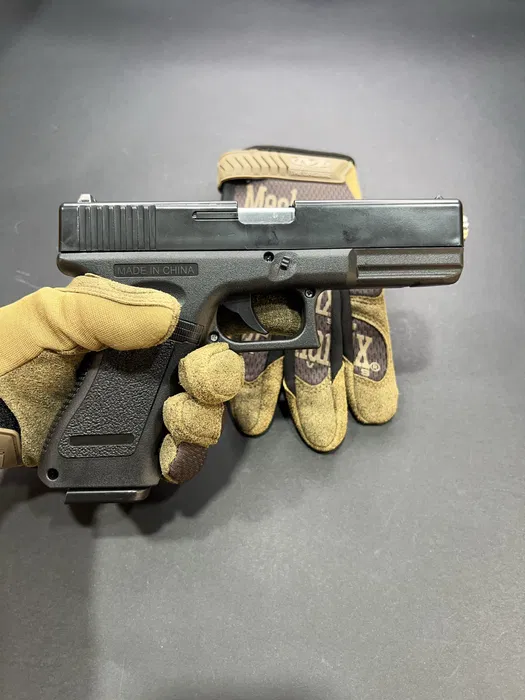Іграшковий пістолет Glock 17 G18 з маркуванням +500 куль — black, 6 мм, пружинний - Зображення 6