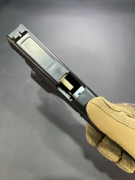 Іграшковий пістолет Glock 17 G18 з маркуванням +500 куль — black, 6 мм, пружинний - Зображення 5